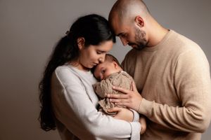 Séance photo famille en studio à Neuchâtel – Créez des souvenirs chaleureux et intemporels