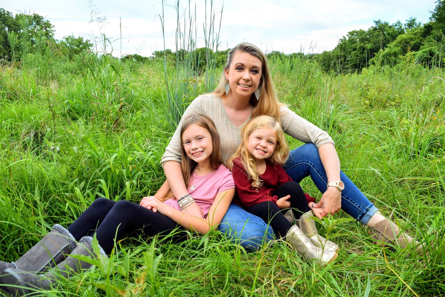 Family portrait session, mom with daughters, Burr Oaks Conservation Area, Blue Springs, MO. Kansas City, MO Area.
