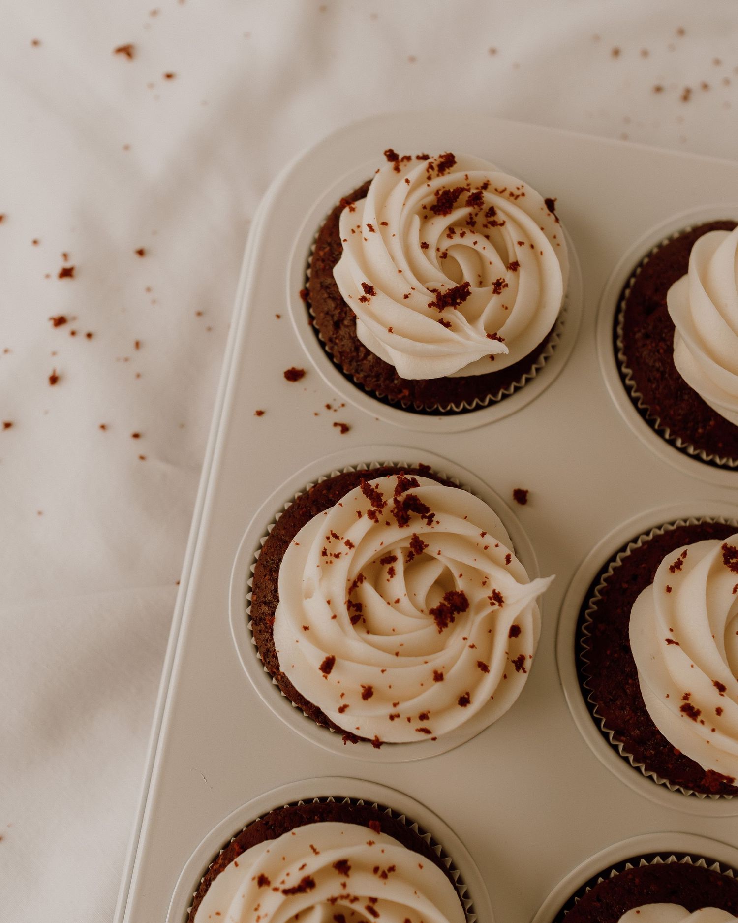Cate Brodersen Photography Red velvet cupcakes from Boumbelle product photography