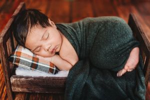 Posed newborn photo in bed. Baltimore newborn photographer. Annapolis newborn photographer