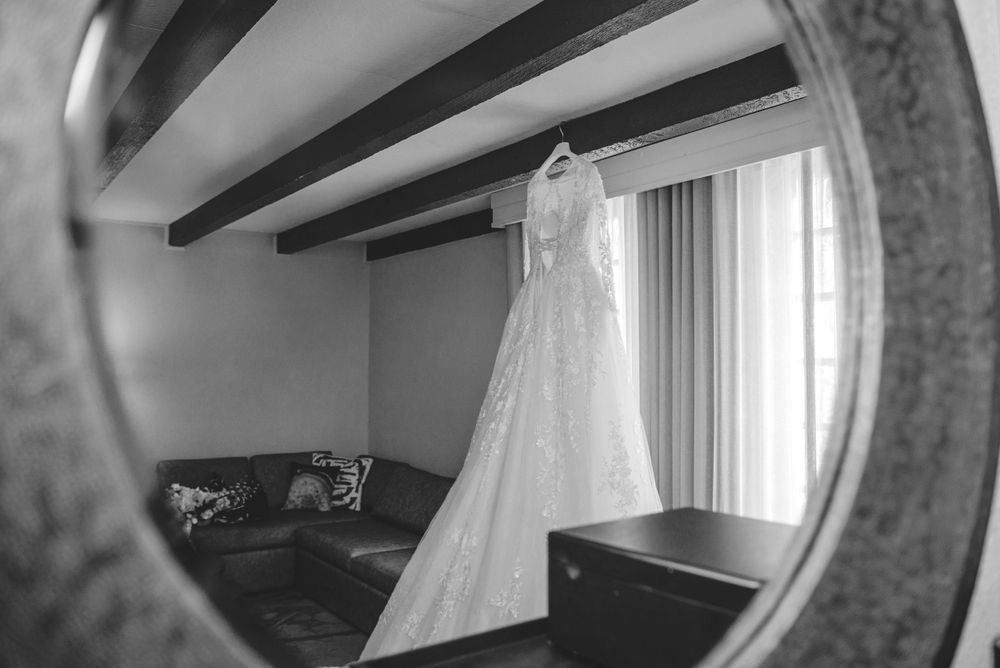 wedding dress. getting ready. Casa De Palmas, Trademark Collection by Wyndham. Wedding photographer