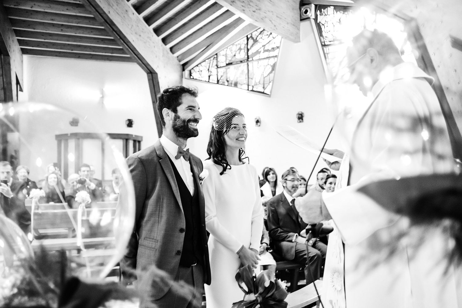 TLOOK photographe de mariage de style documentaire, Crans-Montana cérémonie à l'église