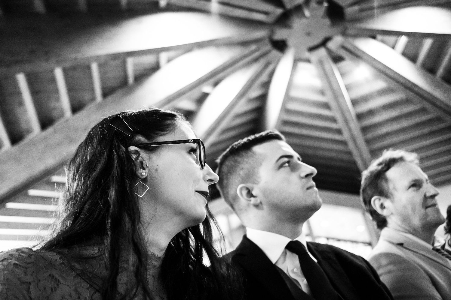 TLOOK photographe de mariage de style documentaire, Crans-Montana cérémonie à l'église