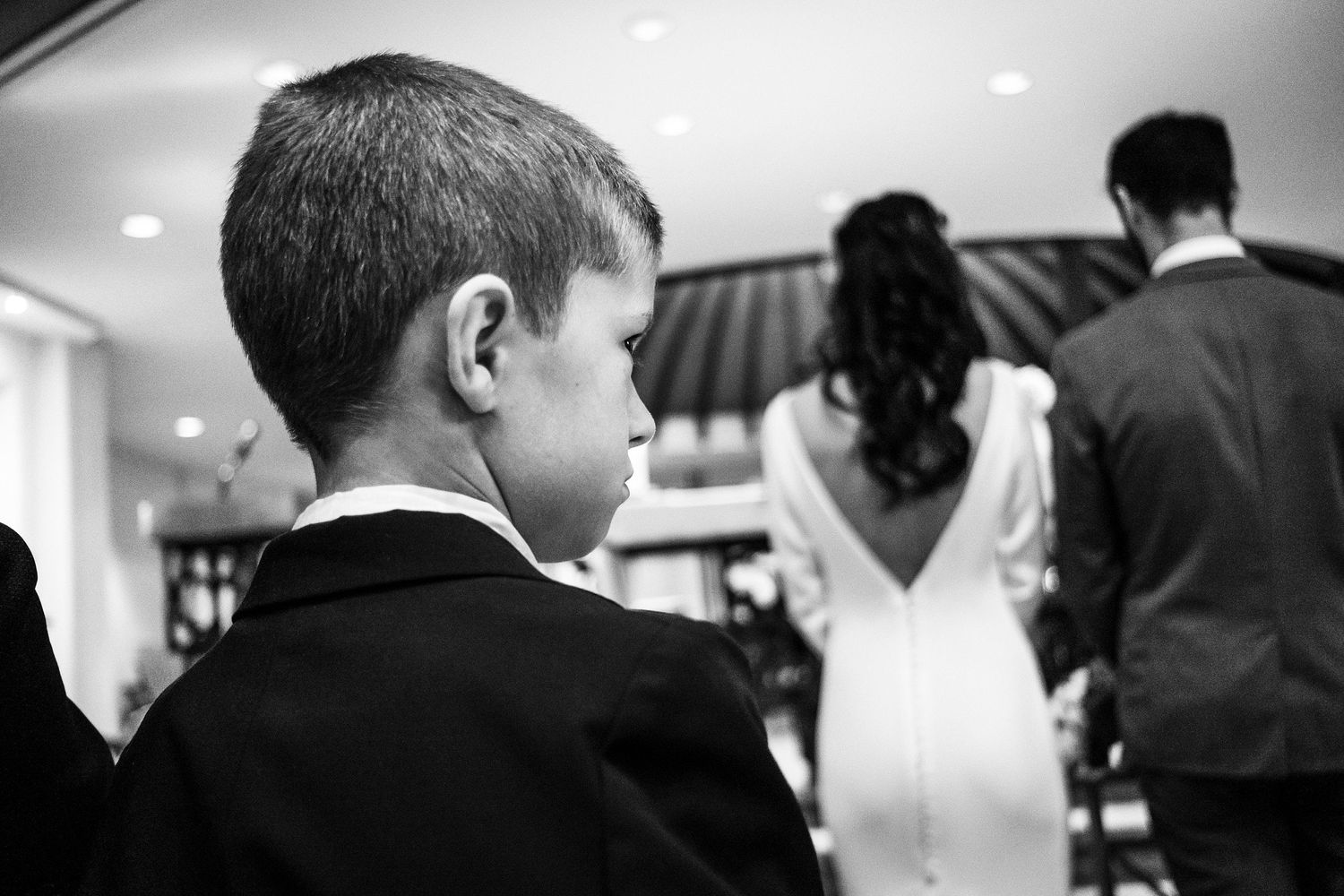 TLOOK photographe de mariage de style documentaire, Crans-Montana cérémonie à l'église