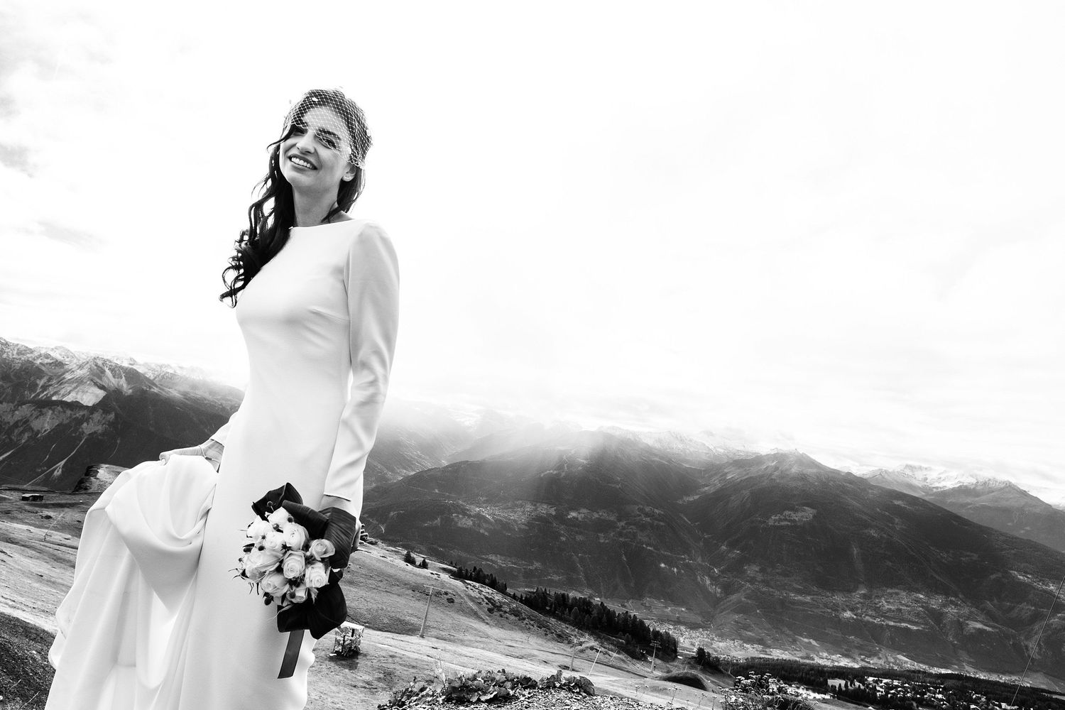 TLOOK photographe de mariage de style documentaire, Chetzeron à Crans-Montana portraits dans les montagnes