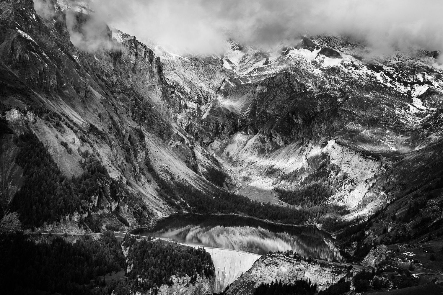 TLOOK photographe de mariage de style documentaire, Chetzeron à Crans-Montana portraits dans les montagnes