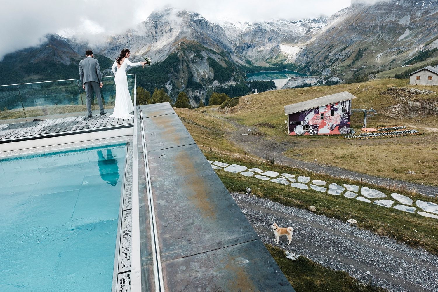 TLOOK photographe de mariage de style documentaire, Chetzeron à Crans-Montana portraits dans les montagnes