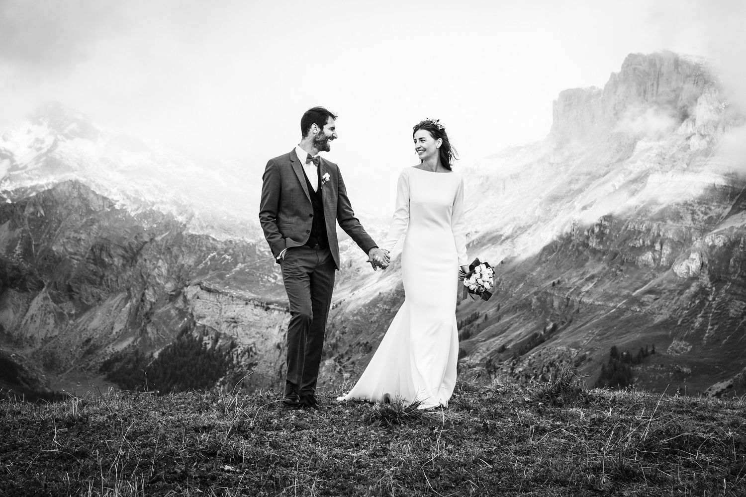 TLOOK photographe de mariage de style documentaire, Chetzeron à Crans-Montana portraits dans les montagnes