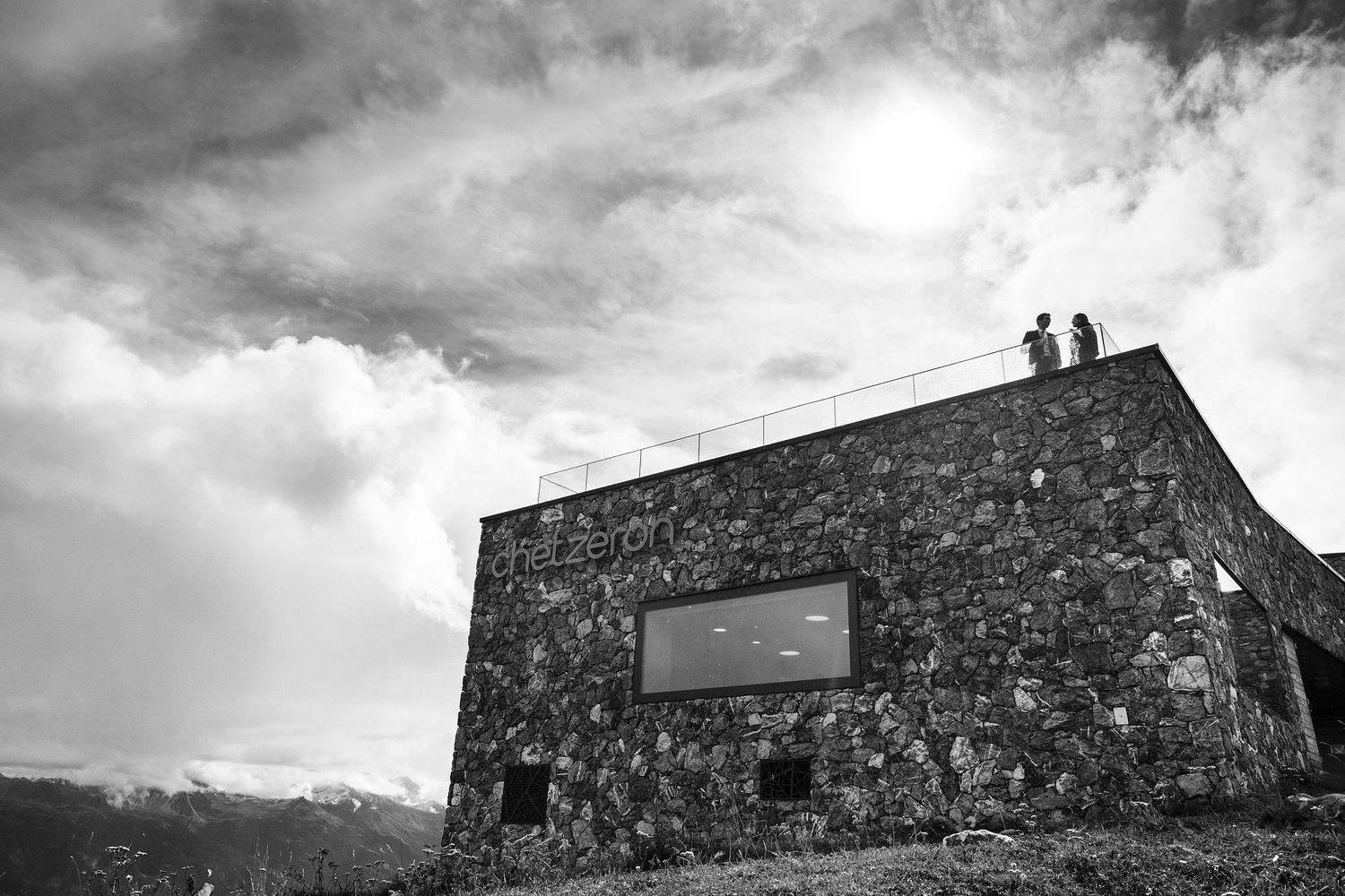 TLOOK photographe de mariage de style documentaire, Chetzeron à Crans-Montana