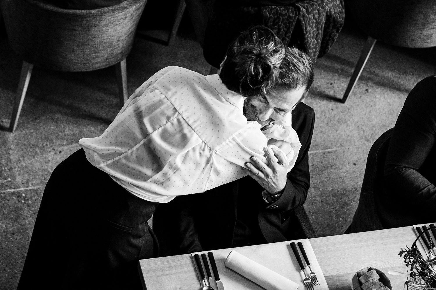 TLOOK photographe de mariage de style documentaire, Chetzeron à Crans-Montana soirée portraits