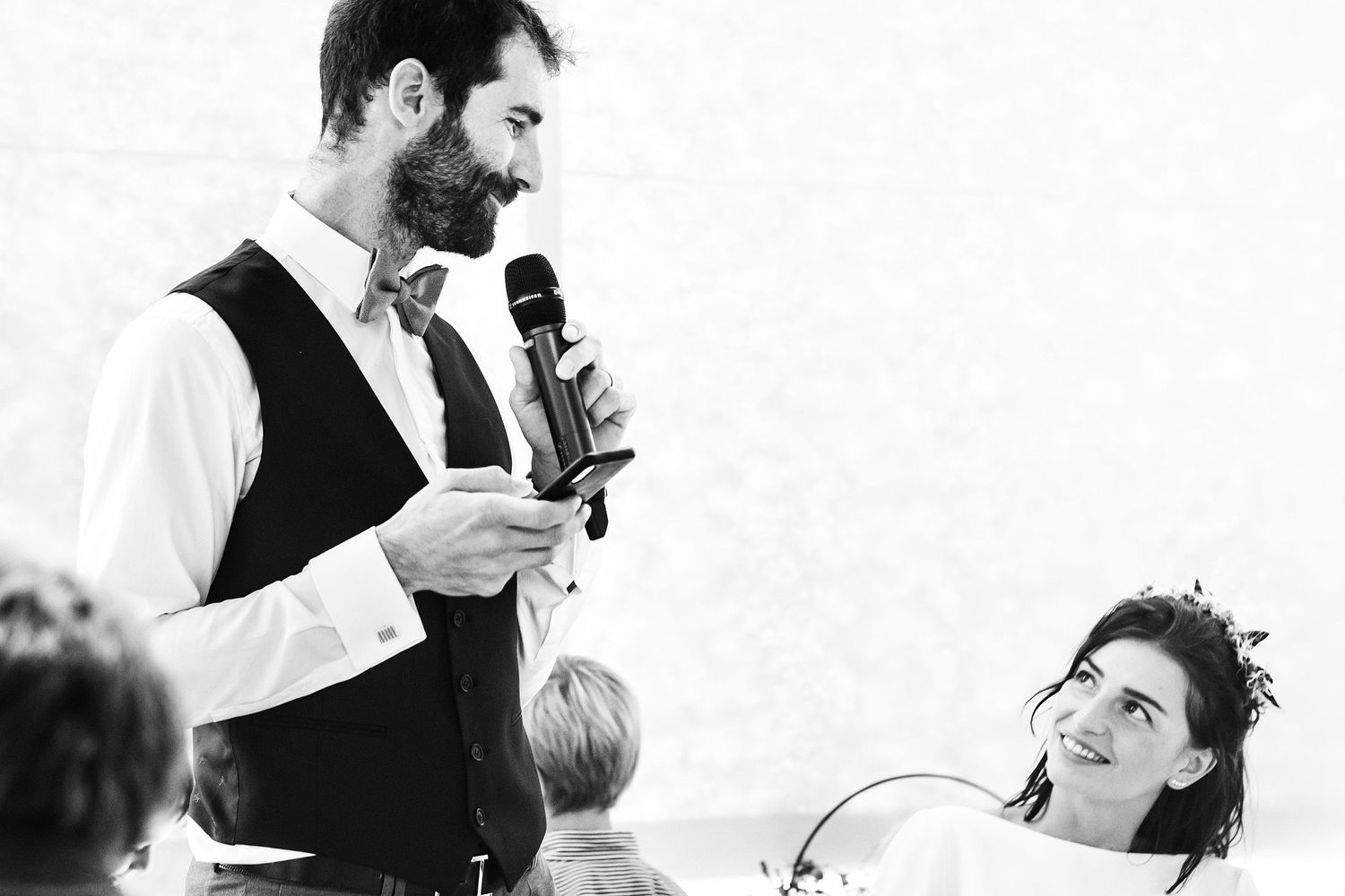 TLOOK photographe de mariage de style documentaire, Chetzeron à Crans-Montana soirée discours du marié