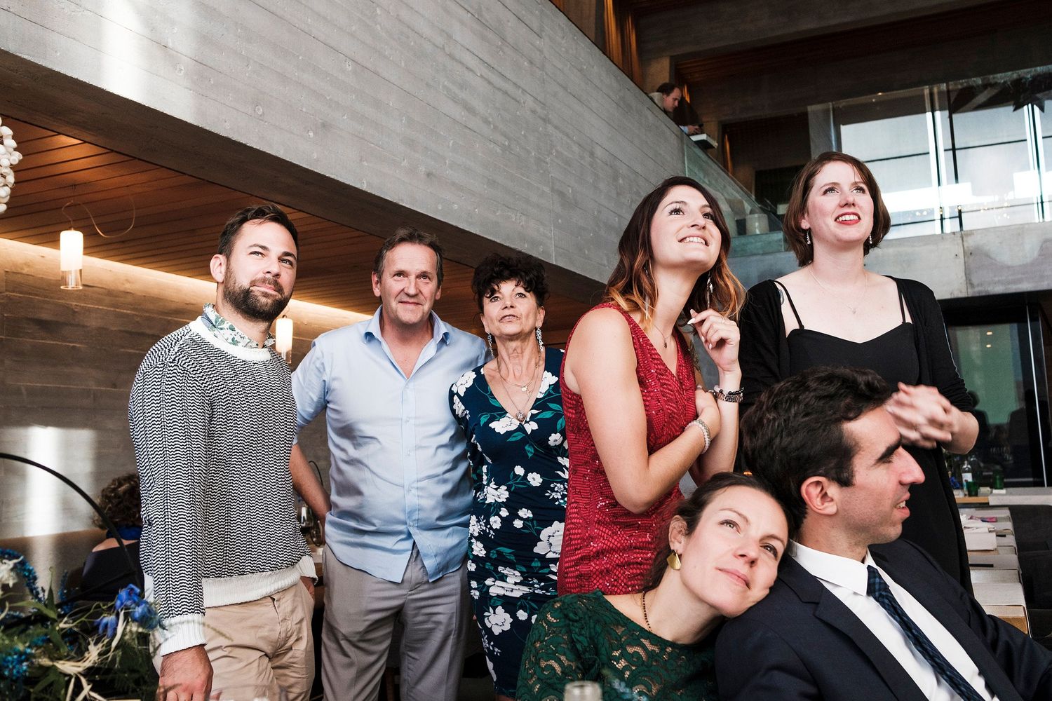TLOOK photographe de mariage de style documentaire, Chetzeron à Crans-Montana soirée diaporama