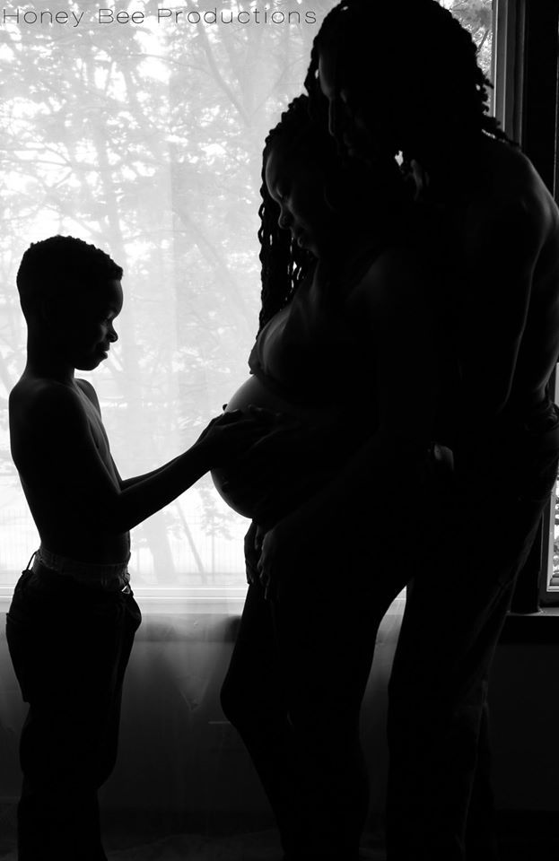 Black and white maternity silhouette photo.