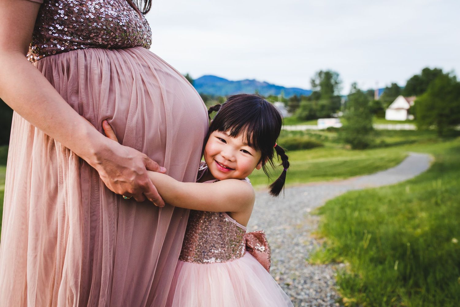 Redmond Family and Maternity photographer, cuddling with mama, candid, lifestyle