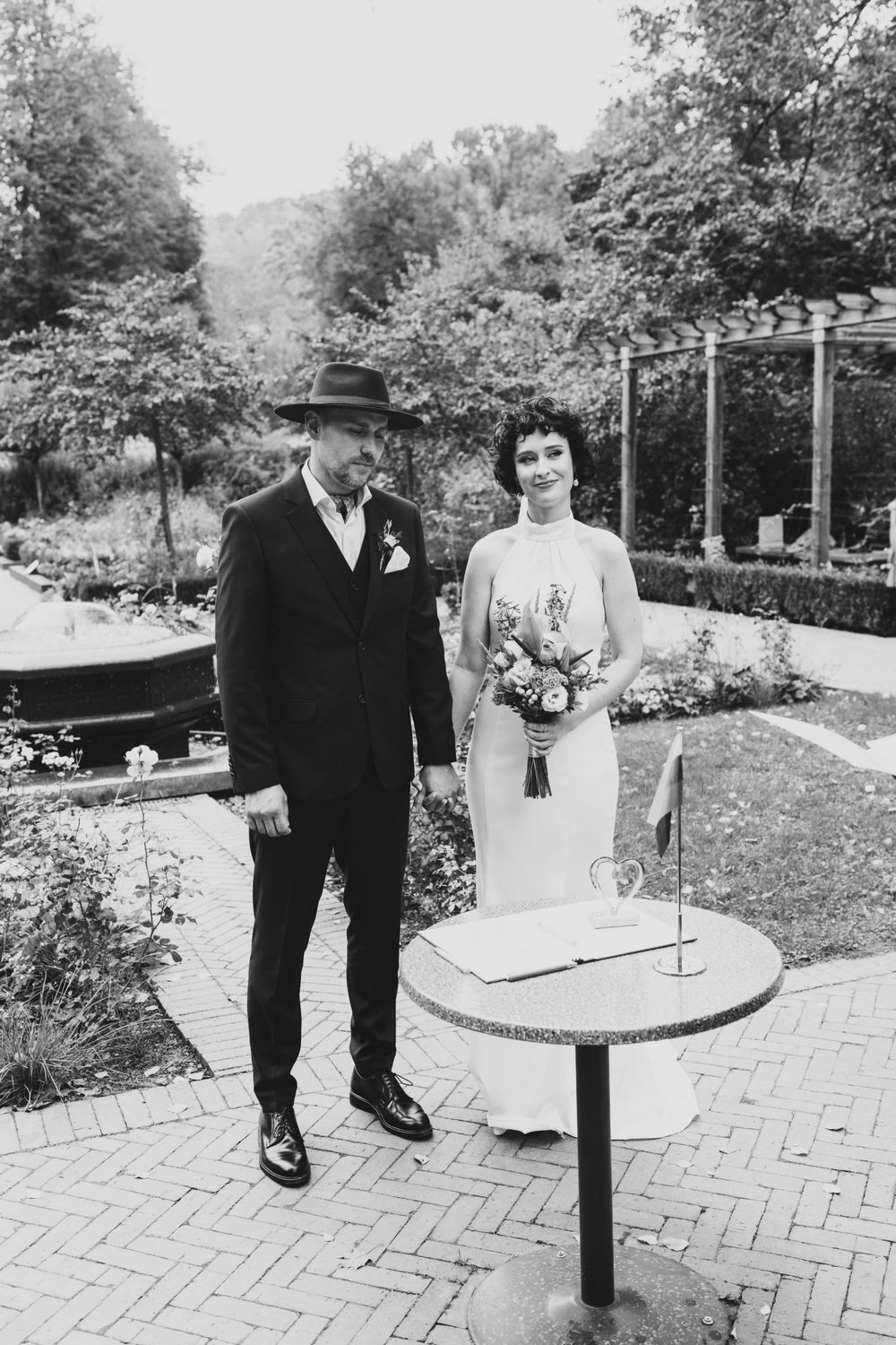 A bride and a groom saying vows.