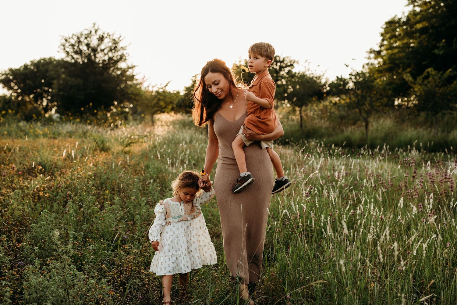 family pictures in wildflowers in New brunfels Texas