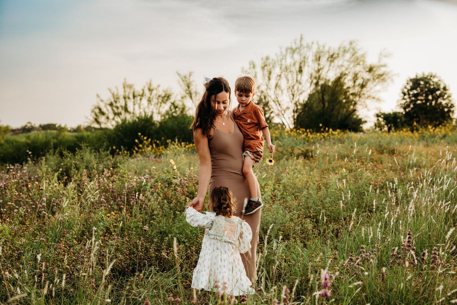 family pictures in wildflowers in New brunfels Texas