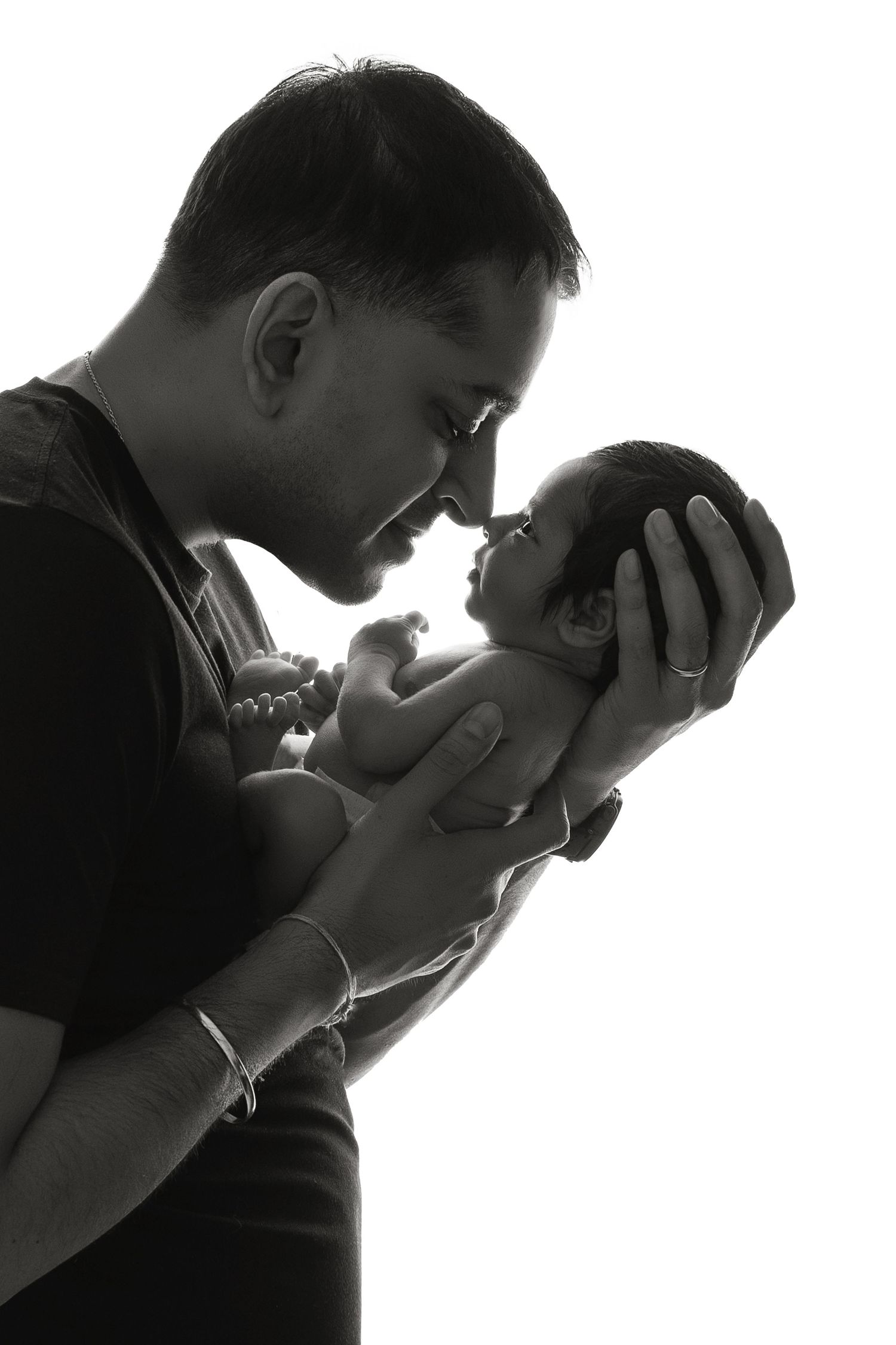 Expert newborn, maternity, family & cake smash photography in Hayes, West London. Studio & home sessions with props, backdrops & accessories
