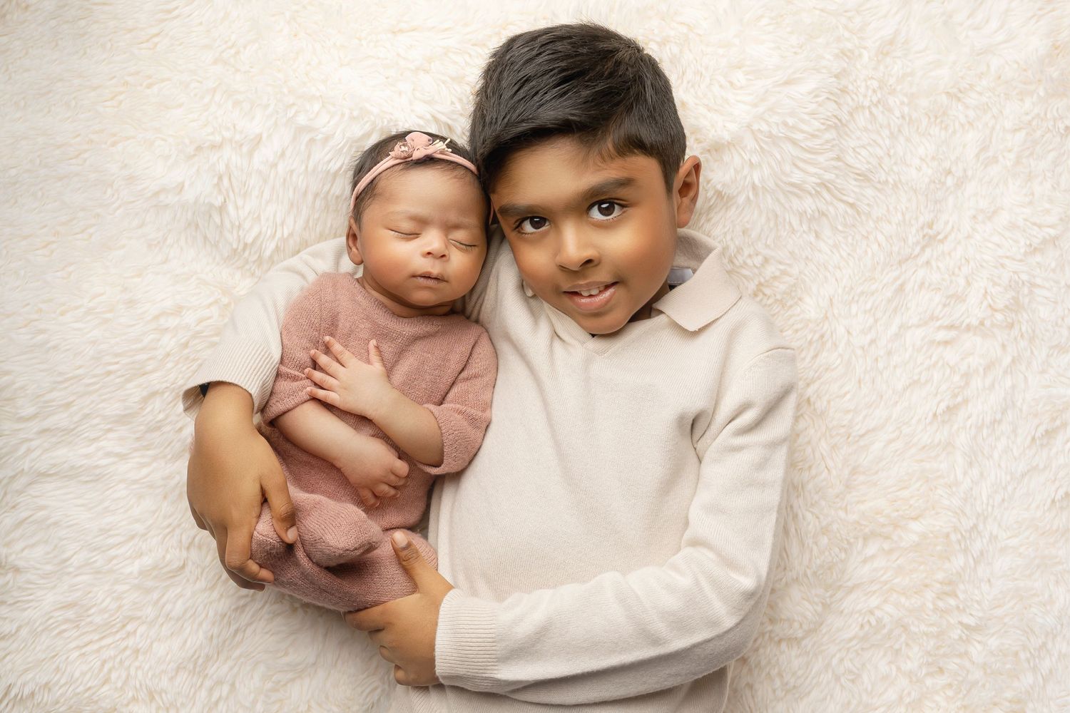 Expert newborn, maternity, family & cake smash photography in Hayes, West London. Studio & home sessions with props, backdrops & accessories