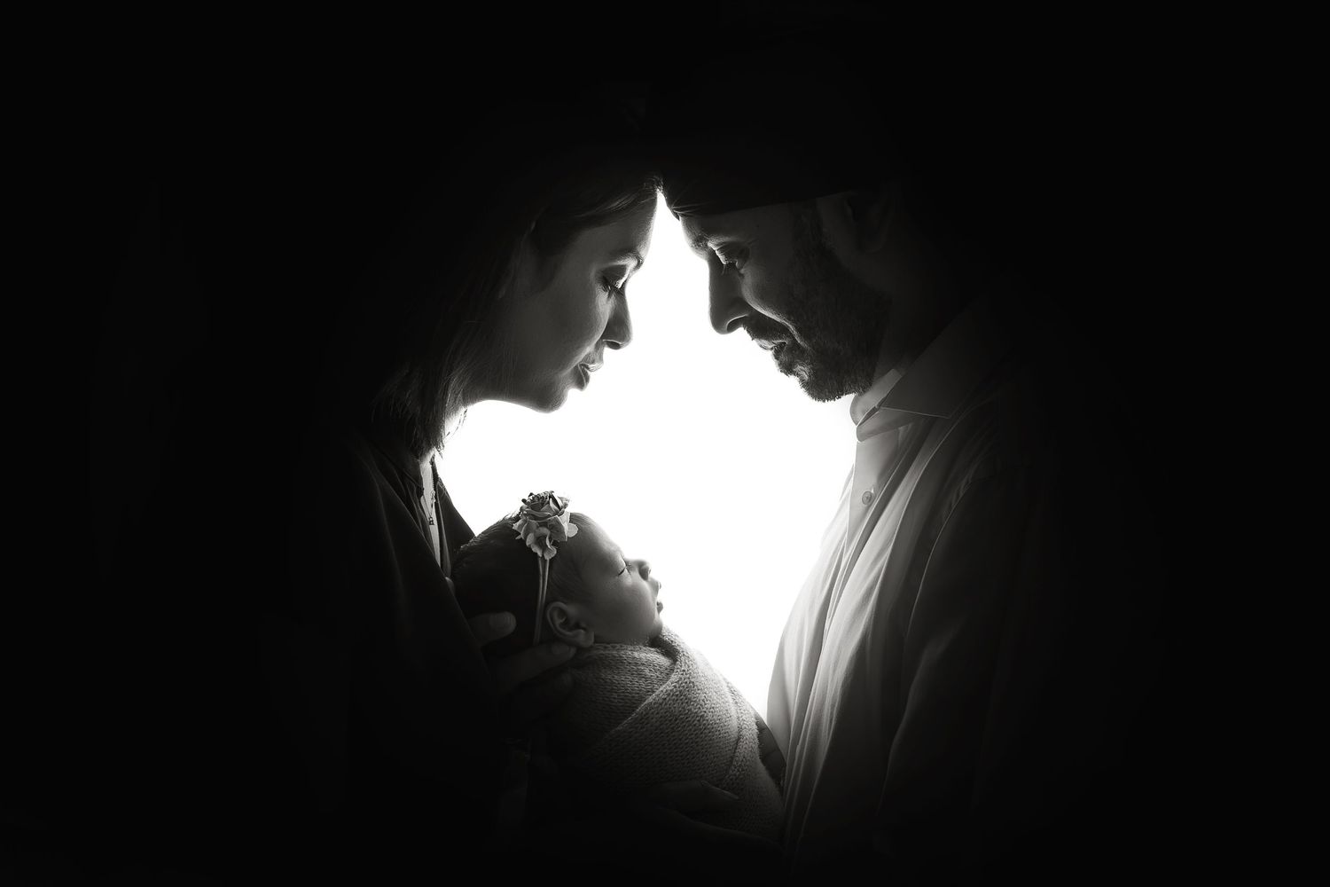 Expert newborn, maternity, family & cake smash photography in Hayes, West London. Studio & home sessions with props, backdrops & accessories