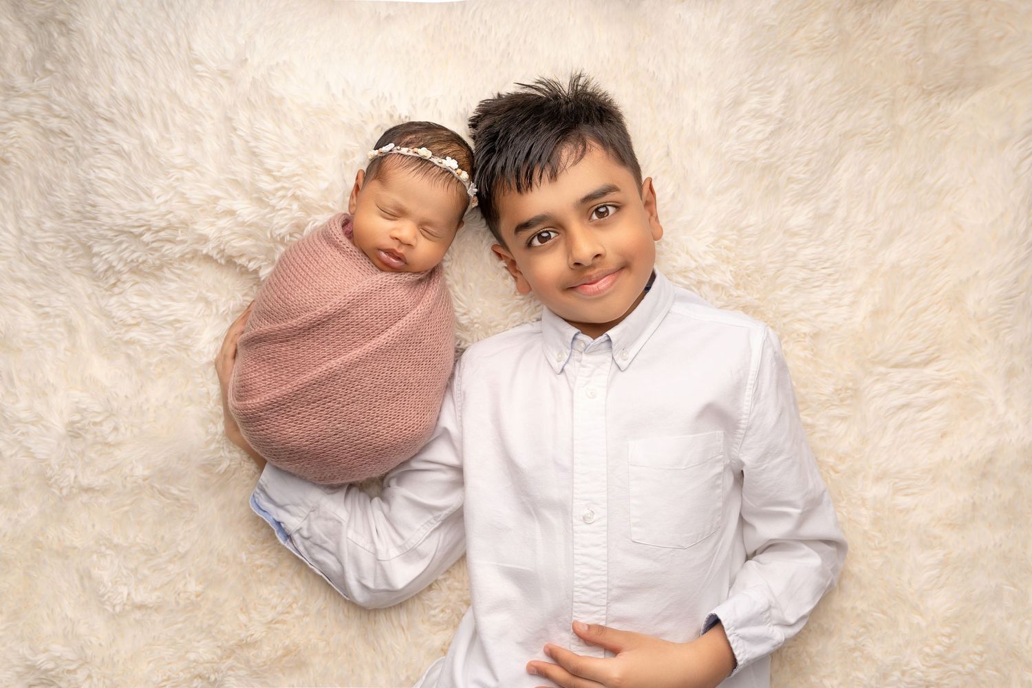 Expert newborn, maternity, family & cake smash photography in Hayes, West London. Studio & home sessions with props, backdrops & accessories