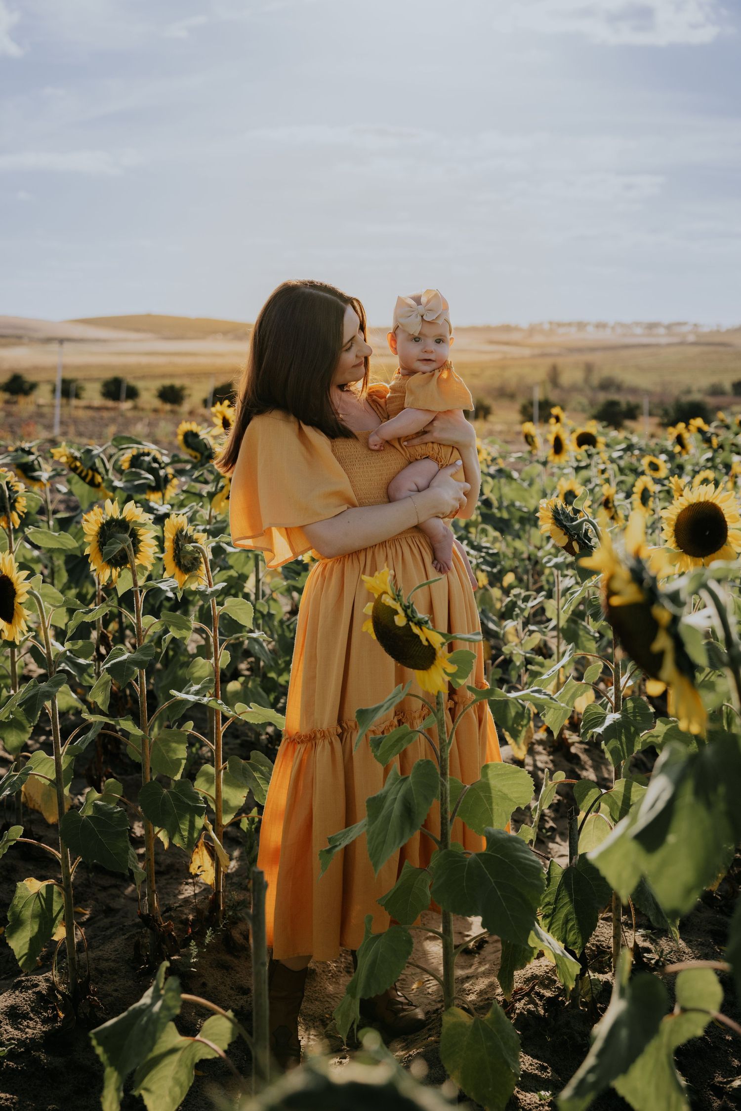 Sunflower Magic: Family & Couple Mini Photo Sessions at Southern Hill Farms in Clermont, FL