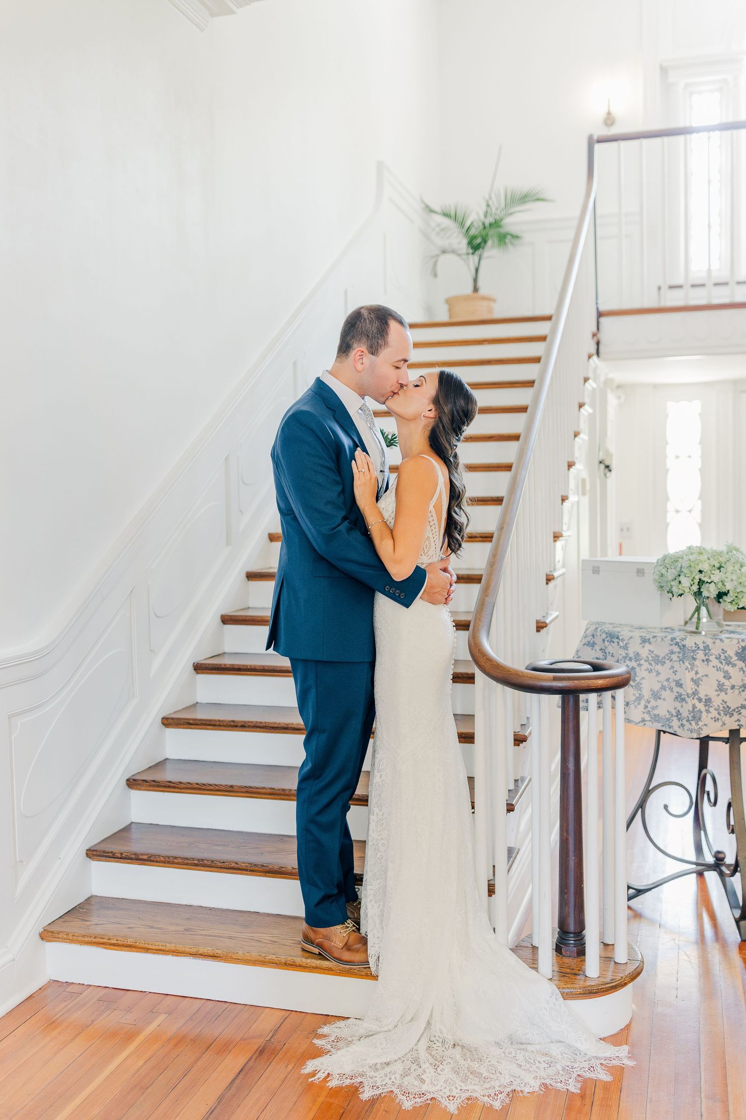 RUST MANOR HOUSE LEESBURG VIRGINIA WEDDING PICTURES BRIDE GROOM