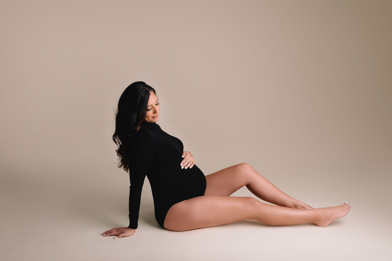 Studio maternity photography session mom to be wearing black body. kansas city area photographer
