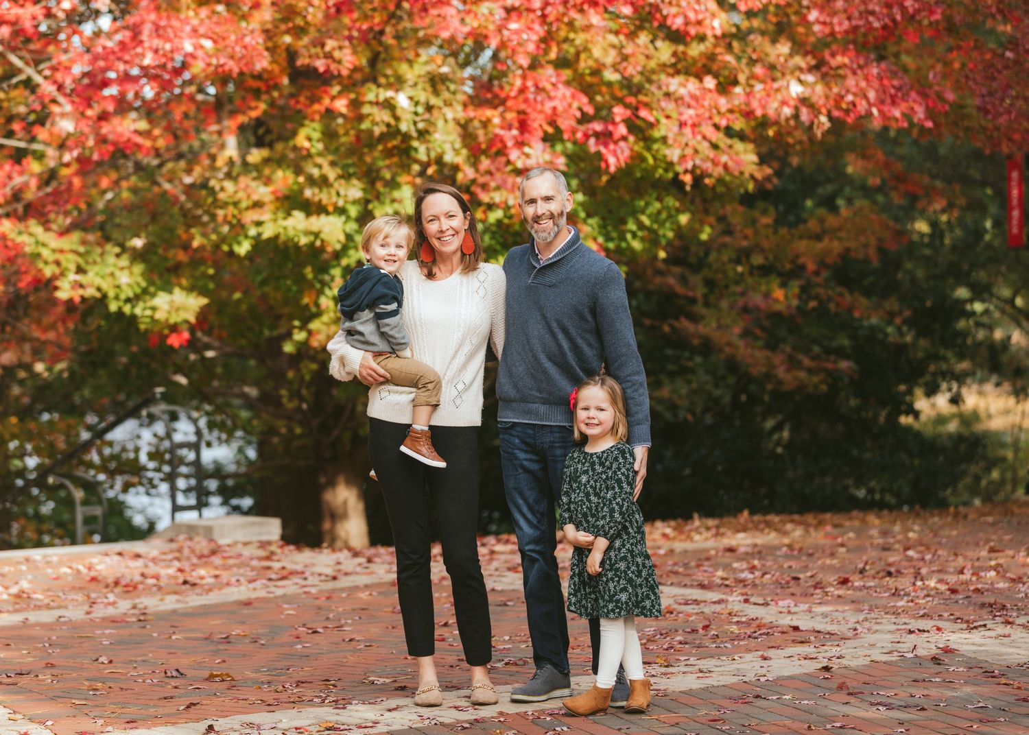 Fall mini family photo session by Emily Butz of M.photo in Richmond Virginia UR University of Richmond Spiders