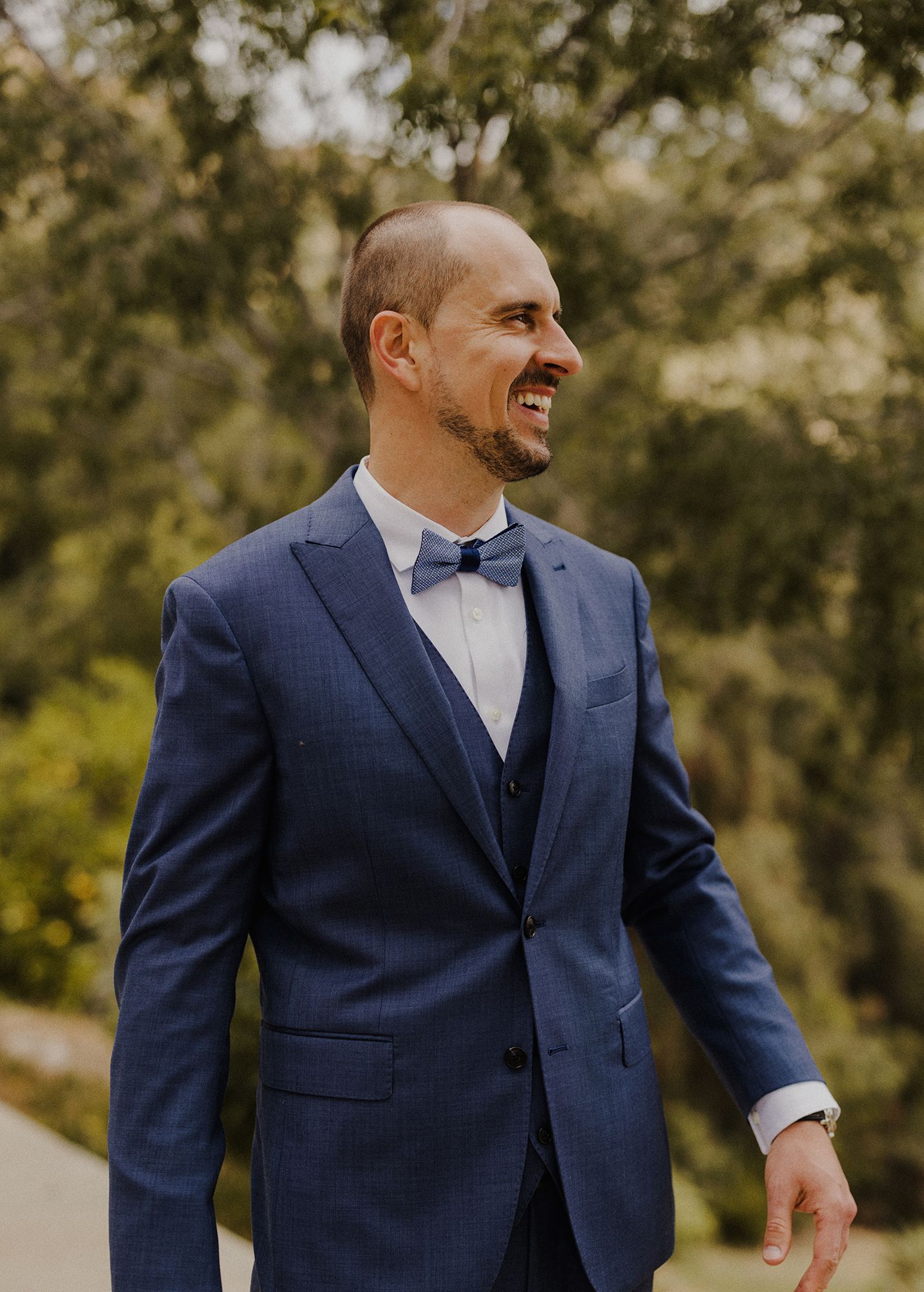 E Noelle Photography in-home wedding in Hidden Hills Los Angeles, groom candid getting ready