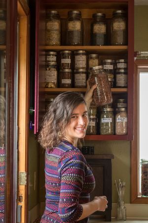 Sierra Functional Herbal Nutrition Practitioner & Eating Psychology Coach