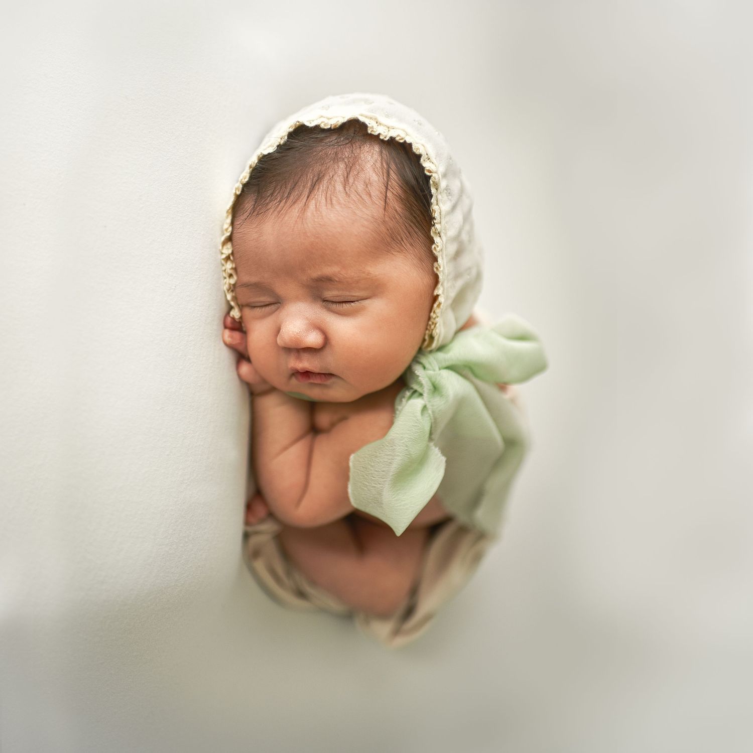Clarksville newborn photographer Oshi Medlin
