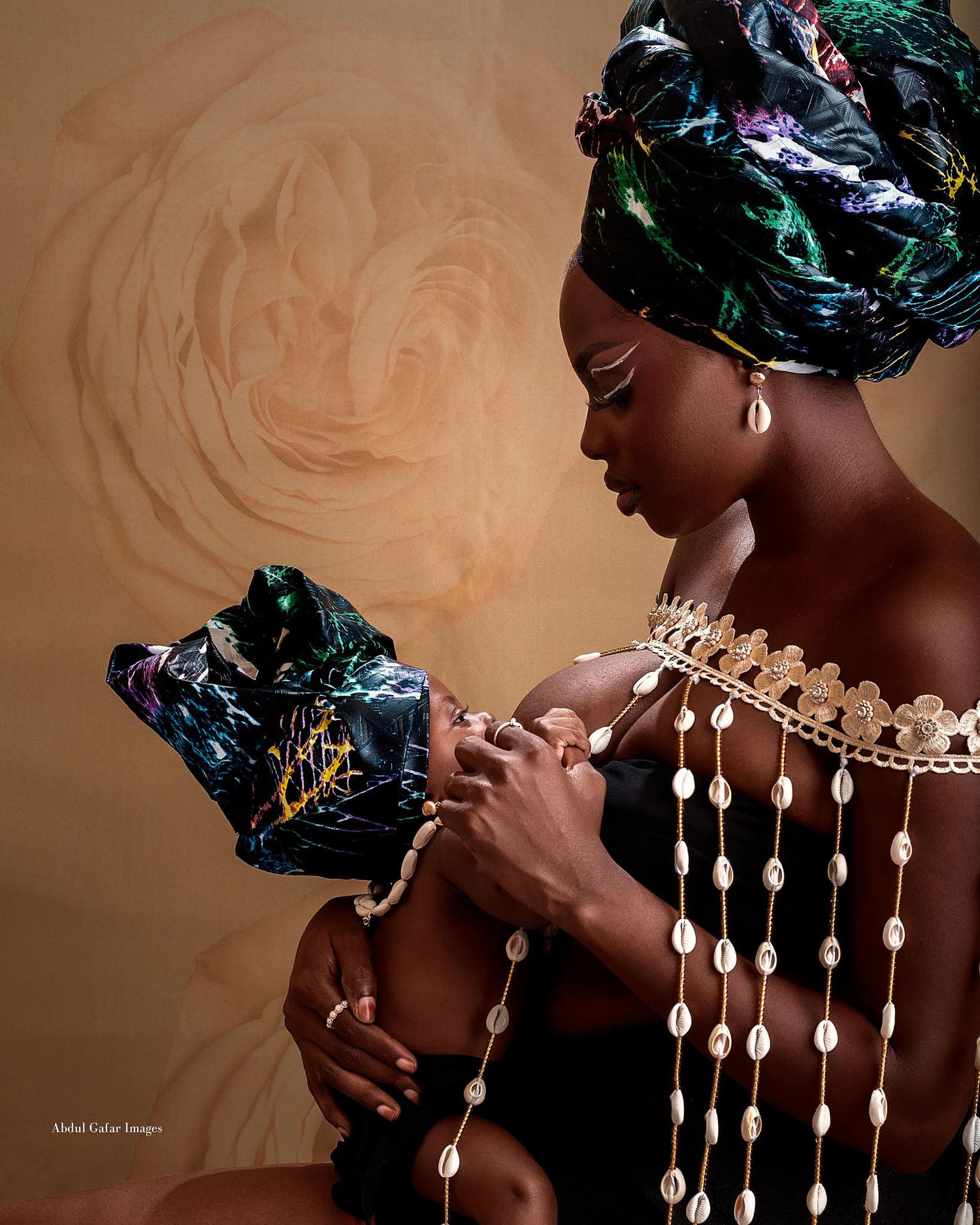 breastfeeding african mother