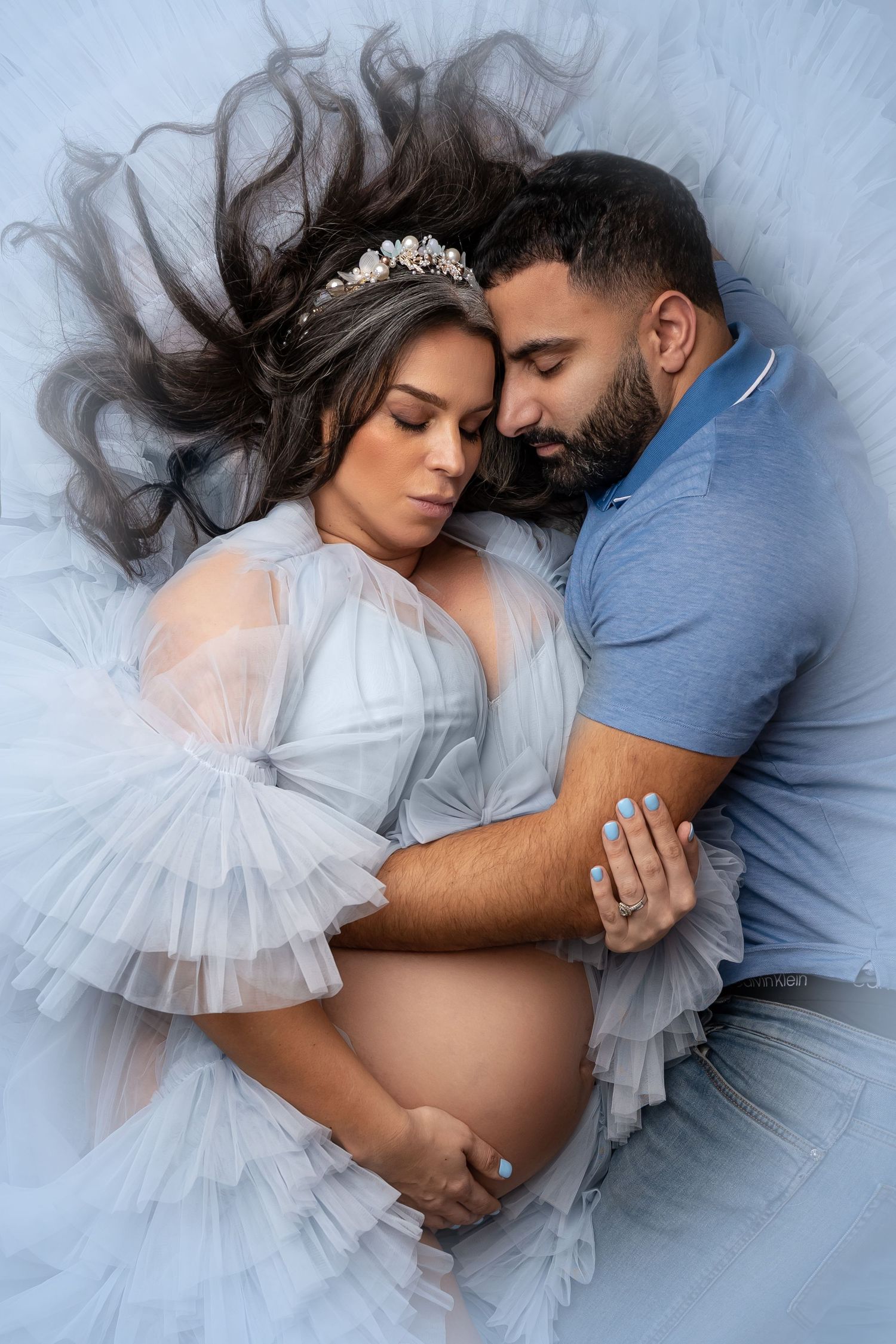 Expert newborn, maternity, family & cake smash photography in Hayes, West London. Studio & home sessions with props, backdrops & accessories
