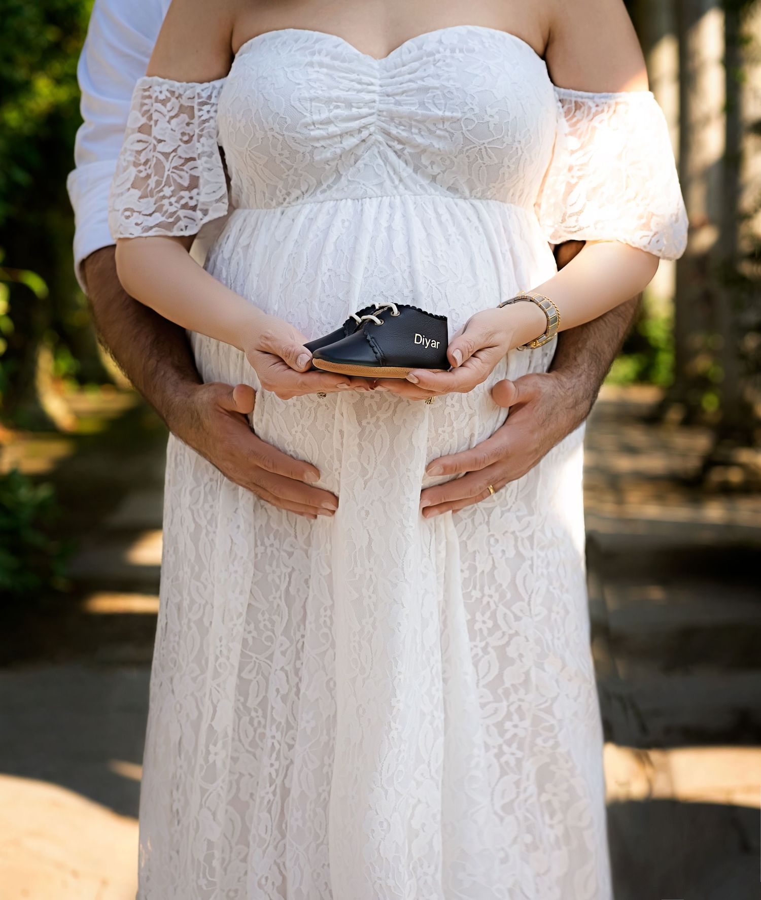 Expert newborn, maternity, family & cake smash photography in Hayes, West London. Studio & home sessions with props, backdrops & accessories