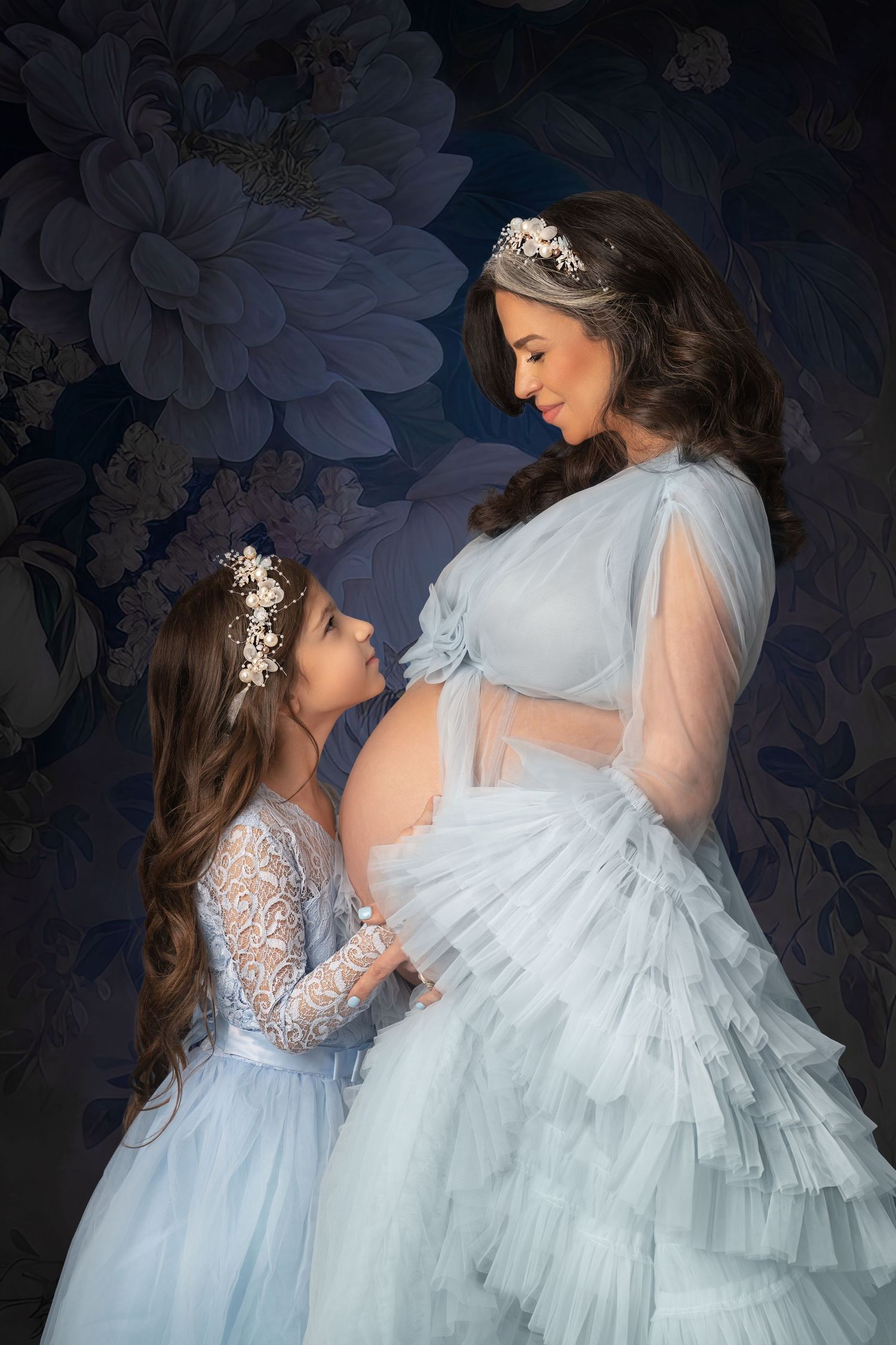 Expert newborn, maternity, family & cake smash photography in Hayes, West London. Studio & home sessions with props, backdrops & accessories