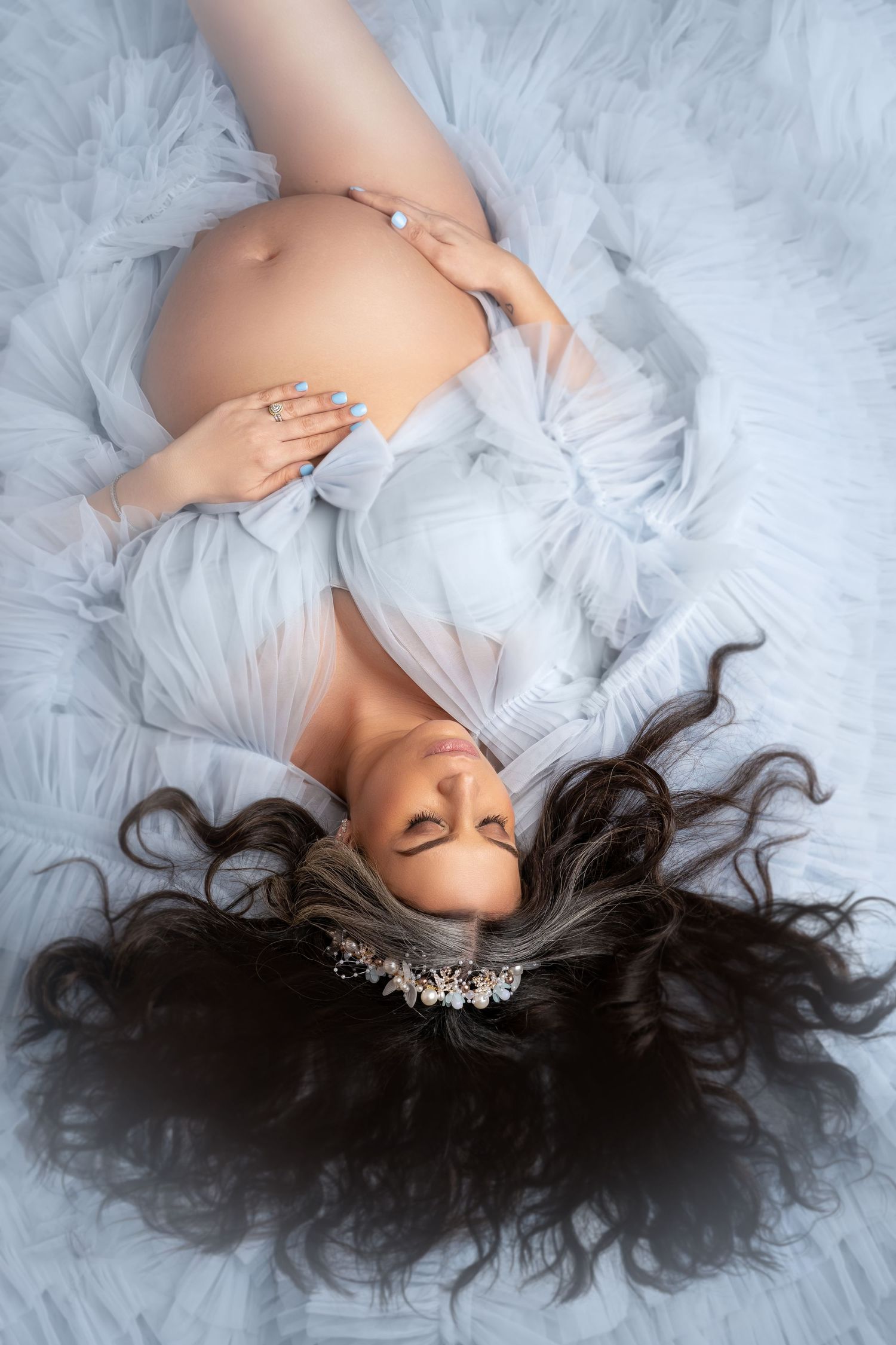 Expert newborn, maternity, family & cake smash photography in Hayes, West London. Studio & home sessions with props, backdrops & accessories