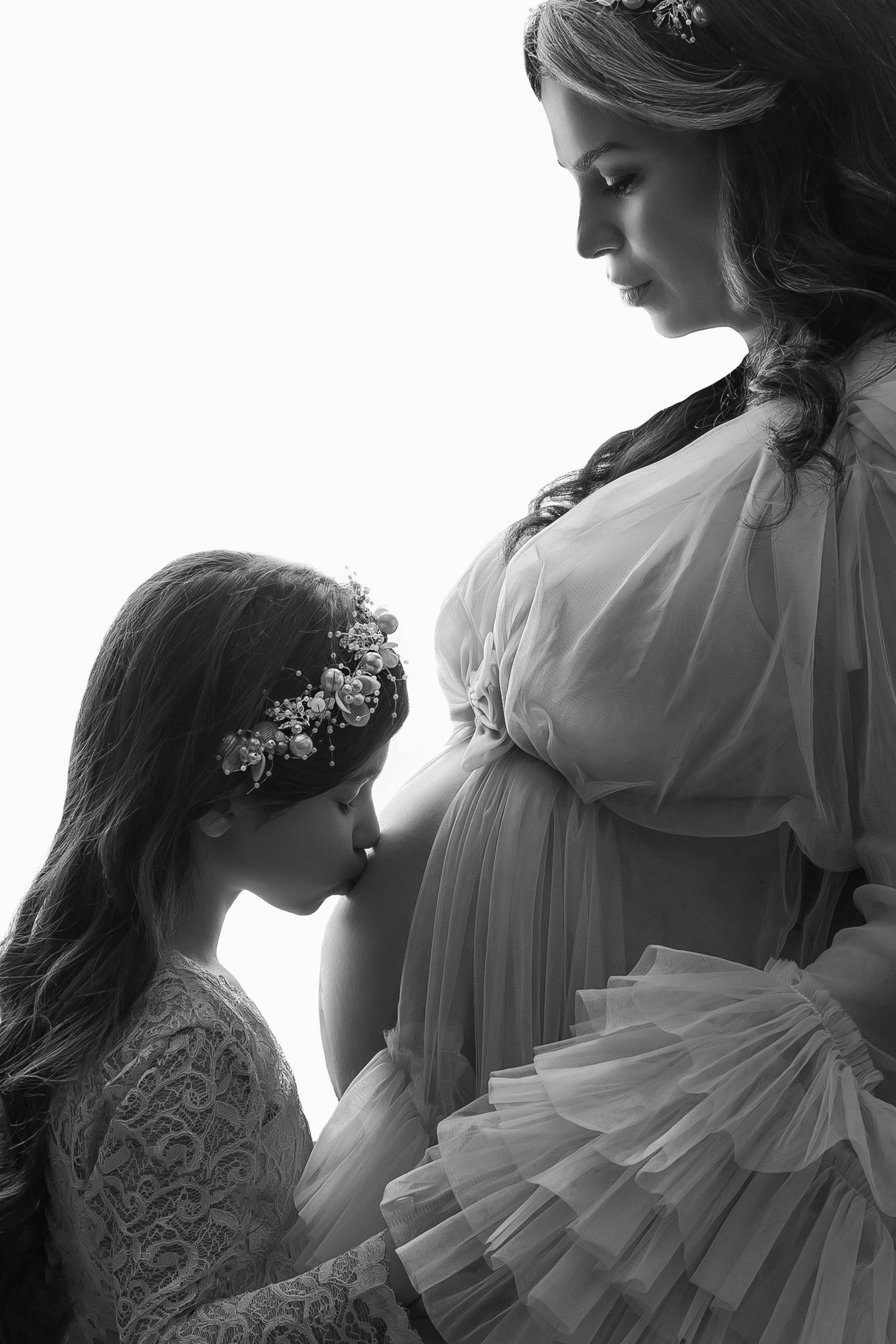 Expert newborn, maternity, family & cake smash photography in Hayes, West London. Studio & home sessions with props, backdrops & accessories