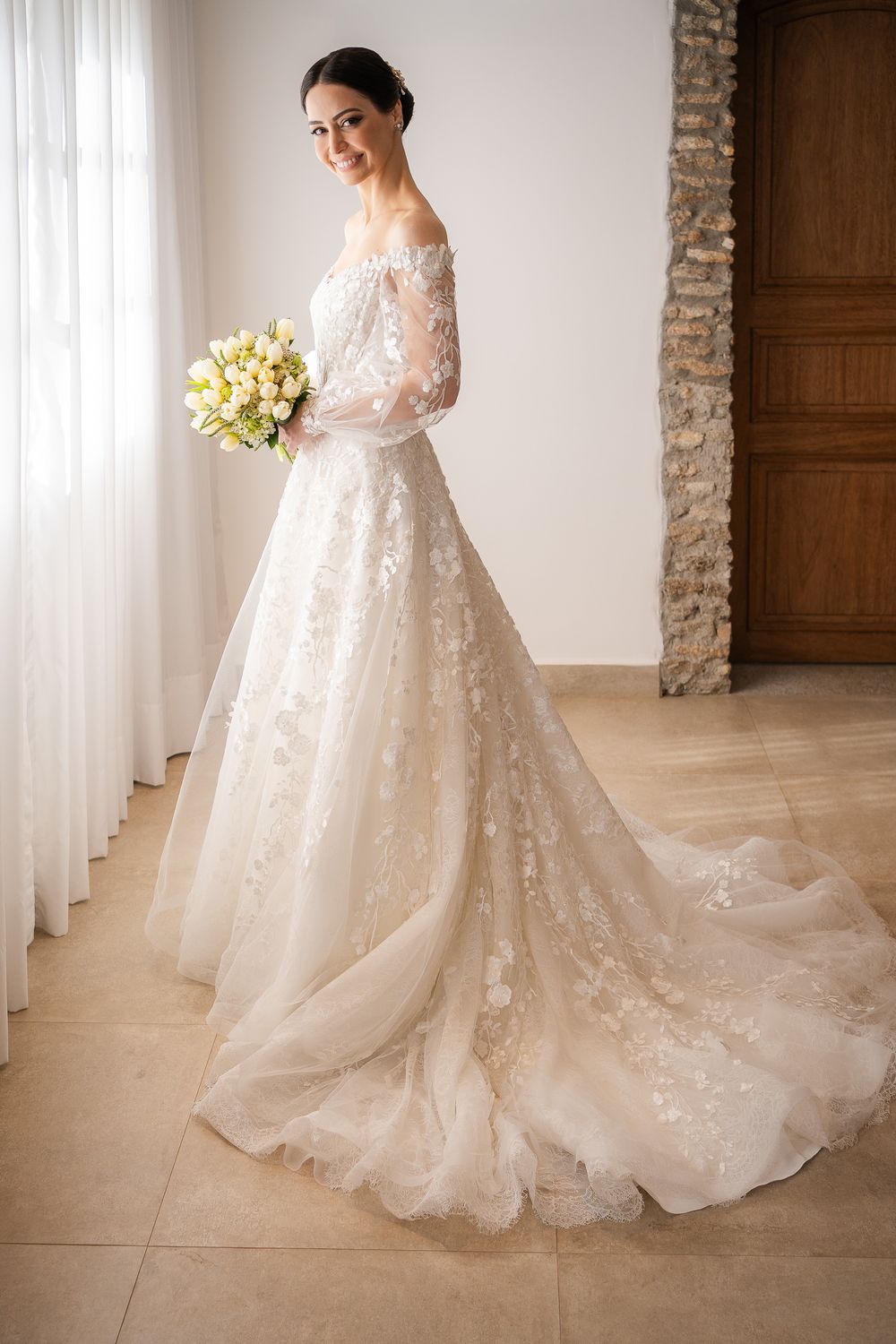 Noiva com vestido clássico no Ville La Rochelle