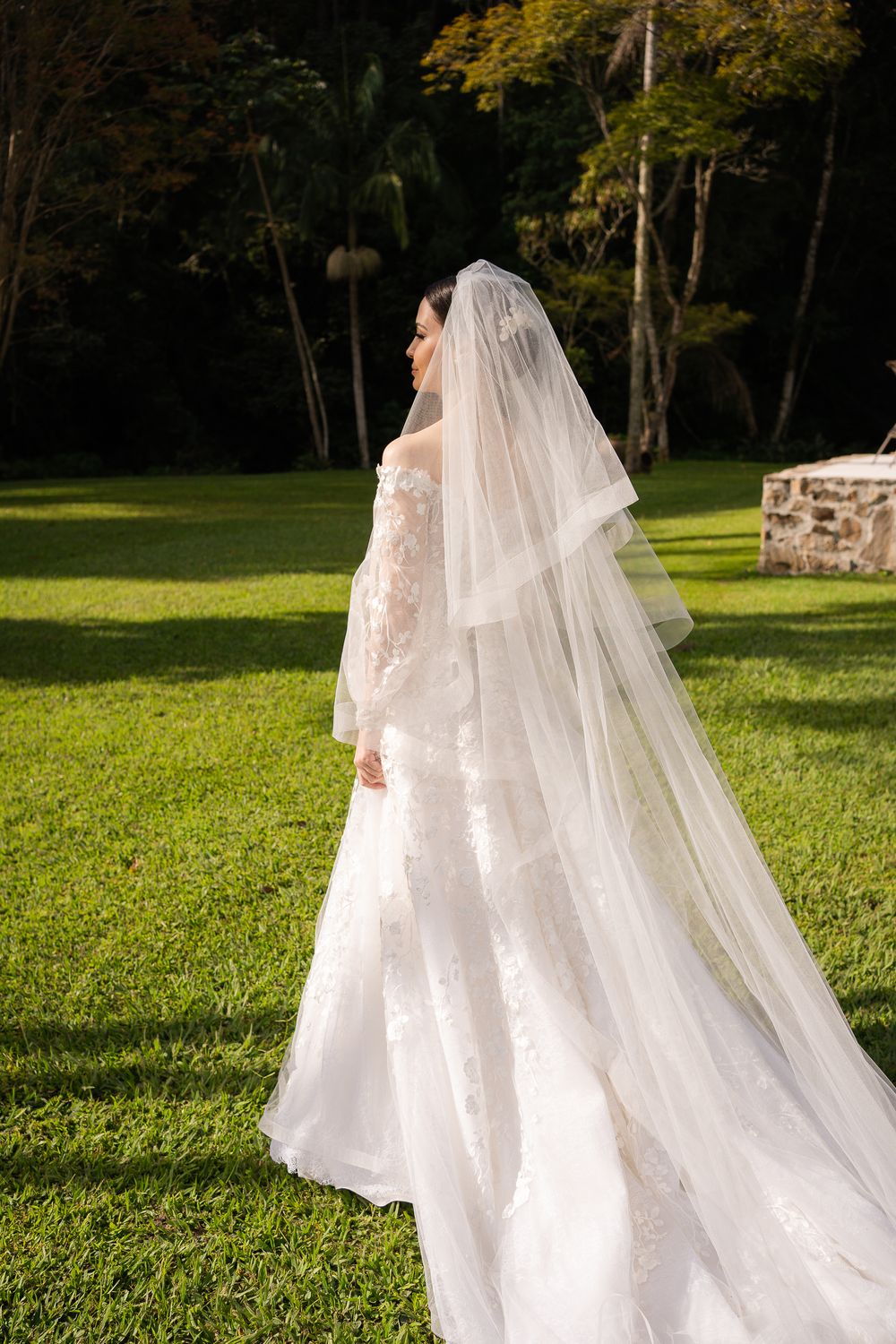 Noiva com vestido clássico no Ville La Rochelle