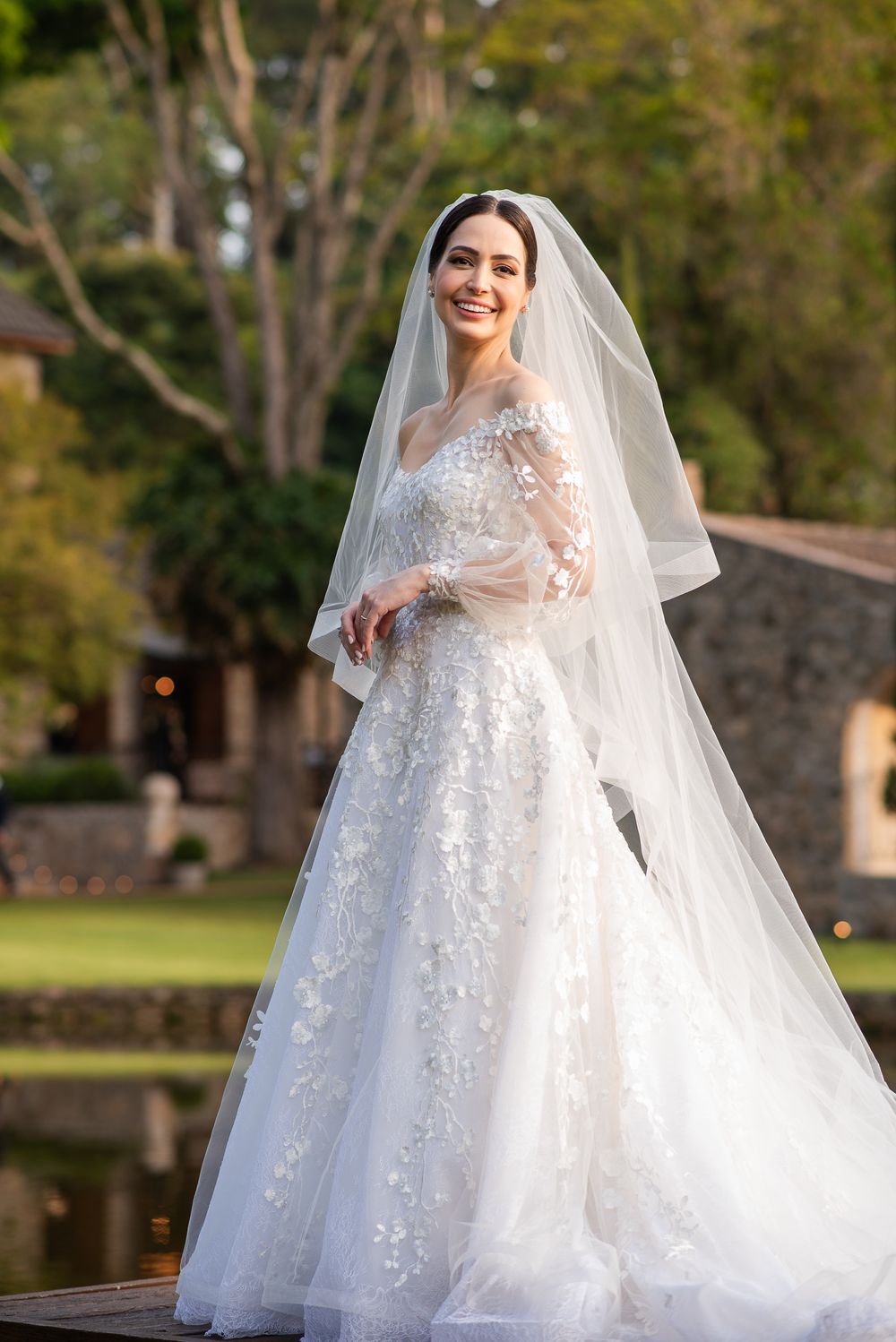 Casamento romântico com luz natural no Ville la Rochelle em Jarinu