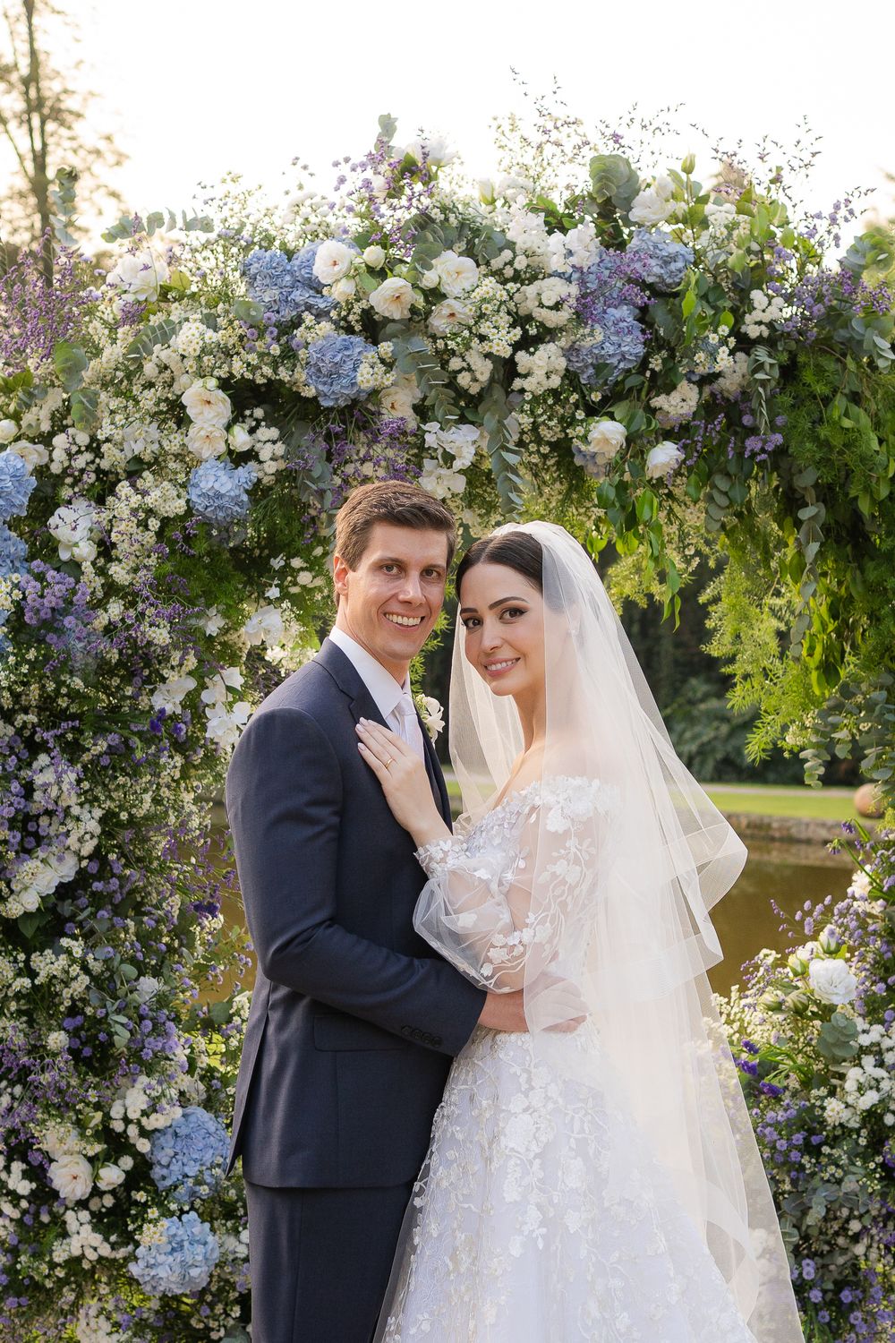 Casamento romântico com luz natural no Ville la Rochelle em Jarinu