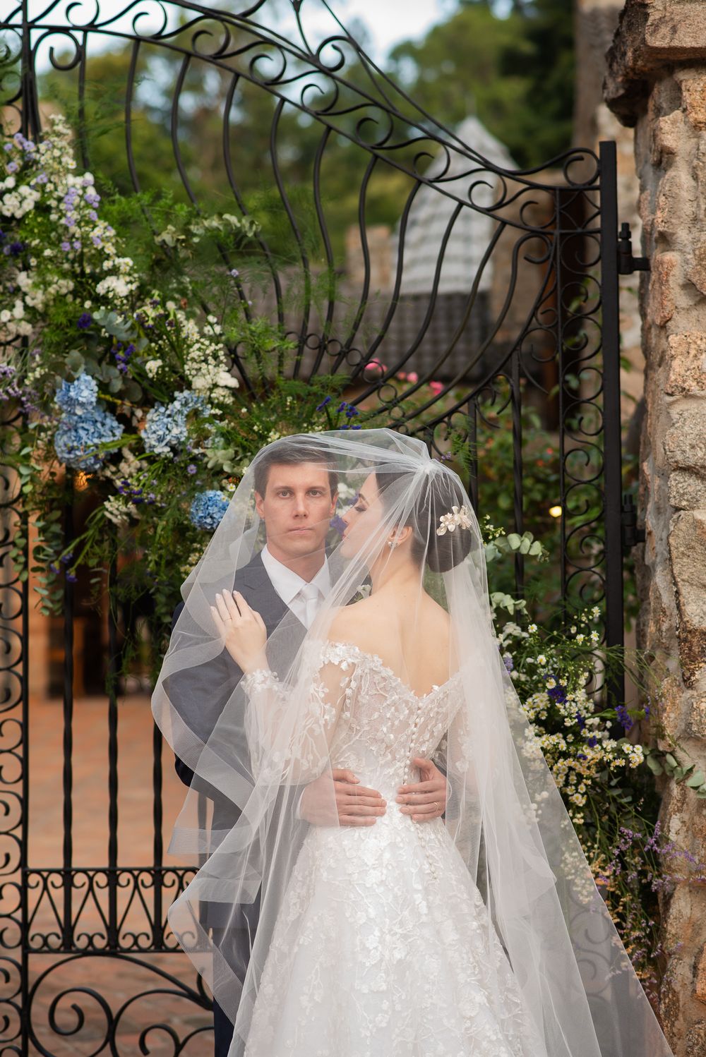 Casamento romântico com luz natural no Ville la Rochelle em Jarinu