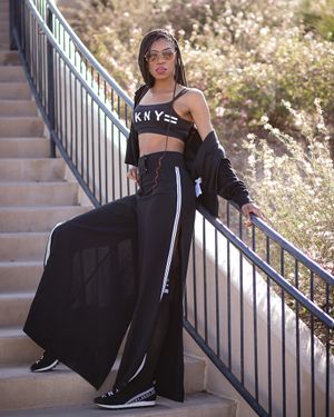 Portrait photography of a mid 20s black woman in Tempe Arizona