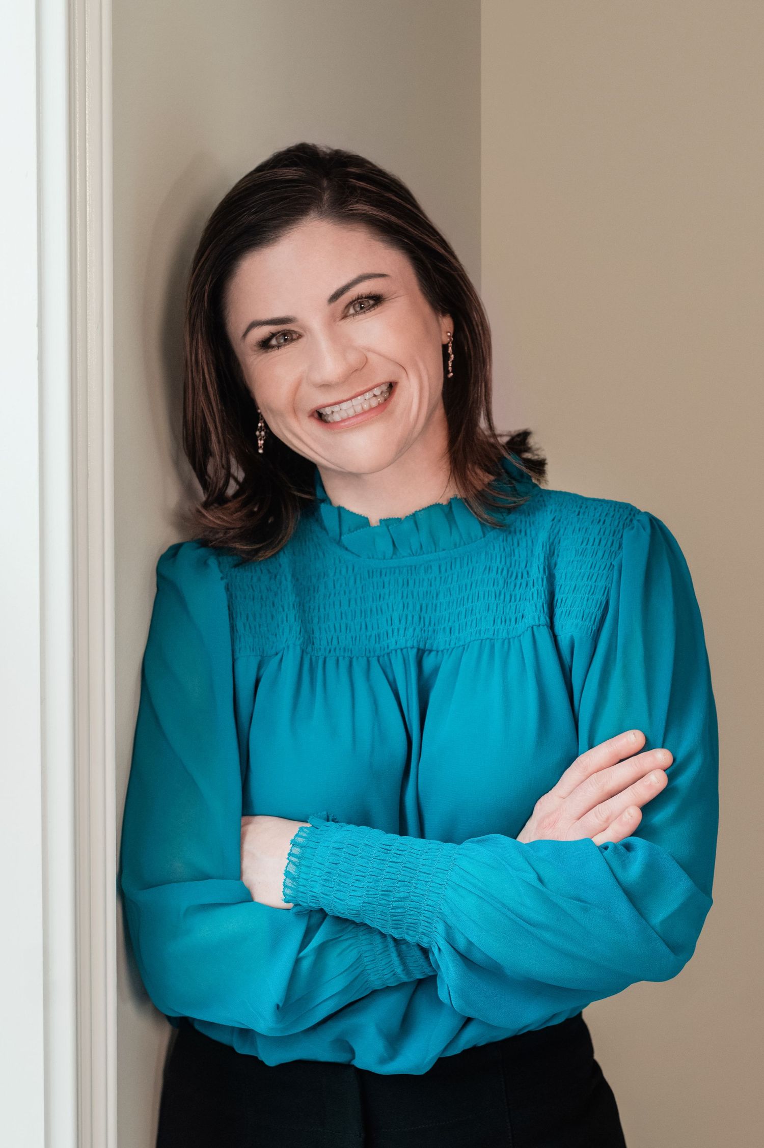 Professional headshot of a businesswoman in natural light, perfect for LinkedIn profile or corporate branding.