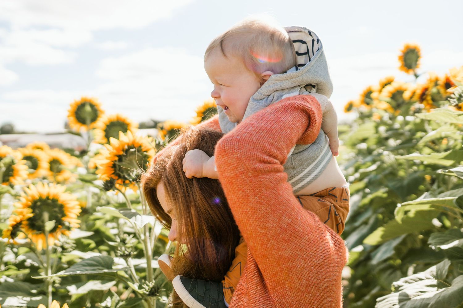 Dori Flynn lifestyle newborn and family photographer in New Jersey