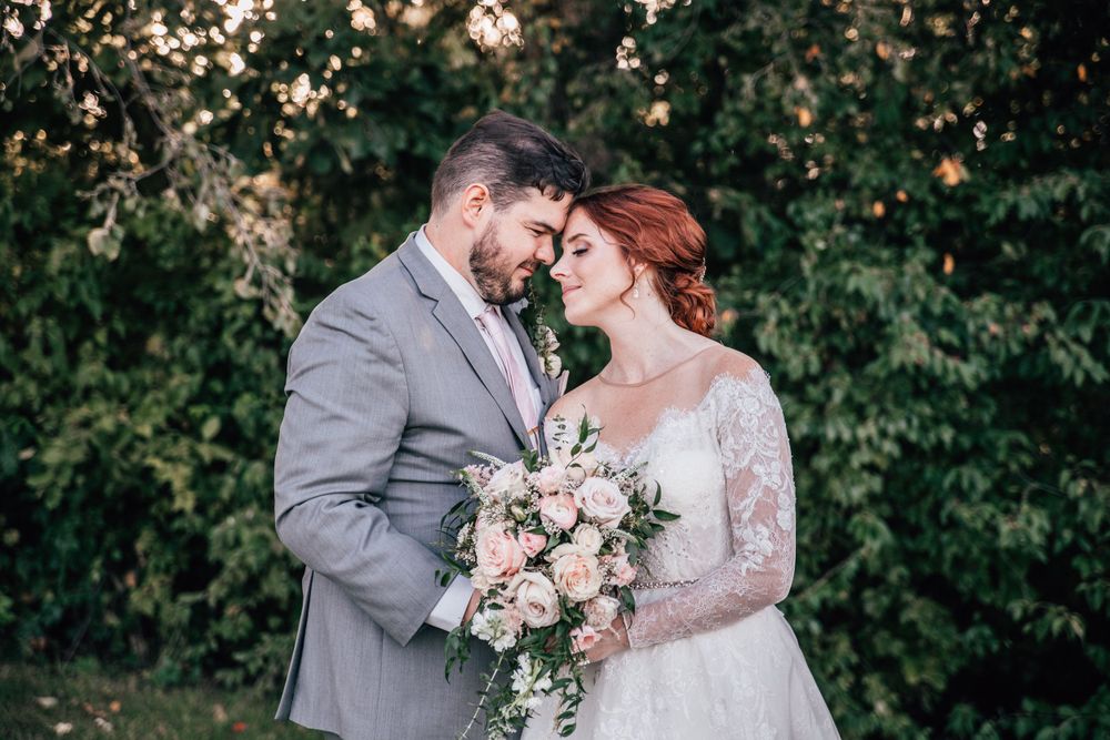 wedding in north liberty benos flowers arrangements sage and ivy photography wedding corridor Iowa