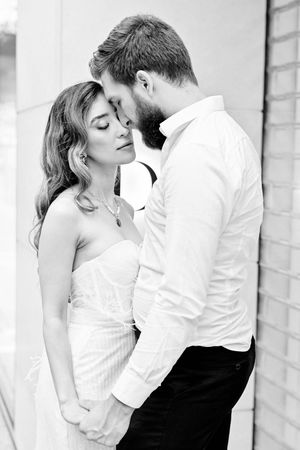 Afterwedding shoot relaxed and down to basics, the love between them. Frankfurt wedding photographer. Hochzeitfotograf Frankfurt