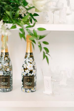 Champagne Bottles with glasses at Schloss Schadau. Swiss wedding photographer. Schweizer Hochzeitfotograf.