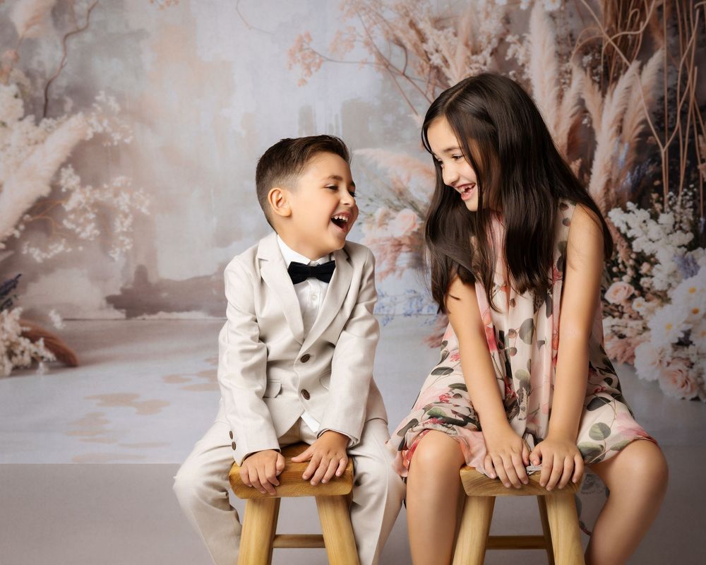 children siblings candid portrait photo
